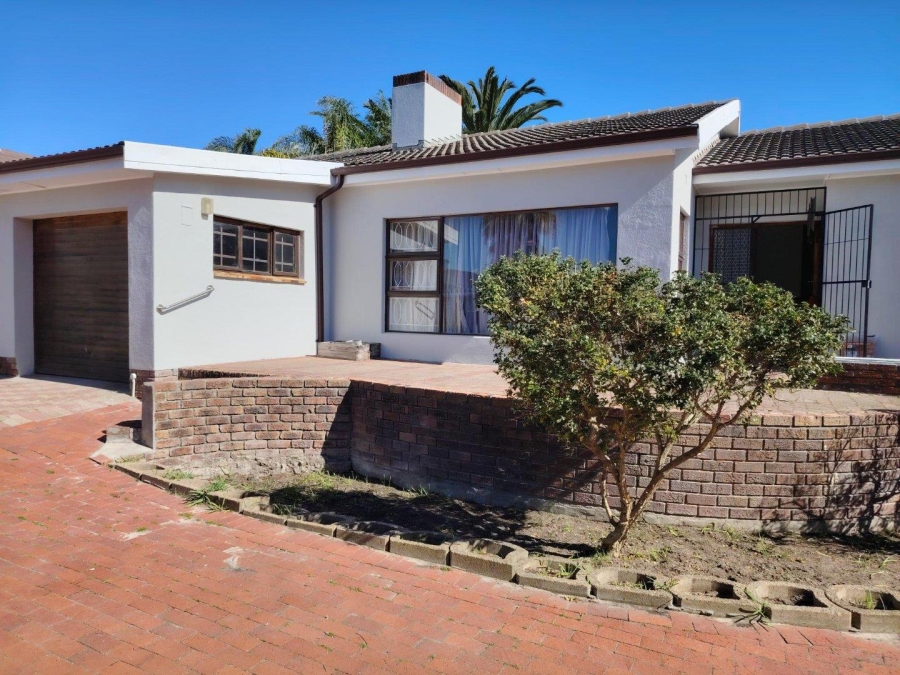 To Let 4 Bedroom Property for Rent in Stellenberg Western Cape